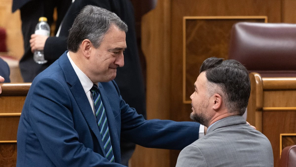 
                Los socios de Sánchez marcaron una línea roja y ahora callan con la caja B socialista
            