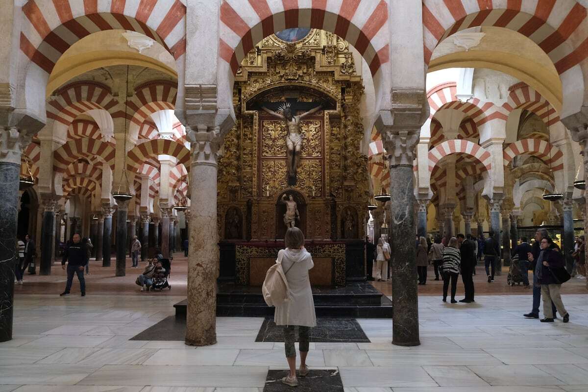 El Plan de Gestión del Centro Histórico de Córdoba soslaya el abuso de elementos católicos en la mezquita-catedral