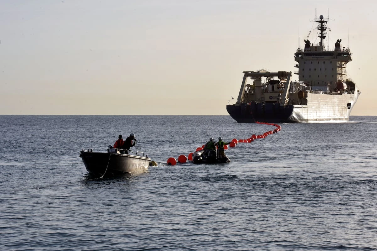 A 8.000 metros de profundidad hay un tesoro oculto: el gran negocio de los cables submarinos