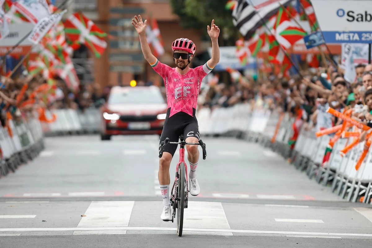 Healey gana escapado en Gernika y la Itzulia se resolverá en la última etapa