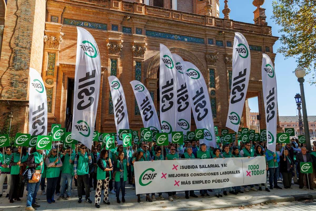 Los sindicatos elevan la presión sobre el Gobierno para que negocie subidas salariales para los empleados públicos