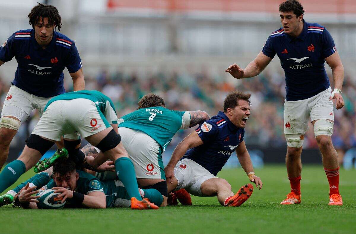 La grave lesión de Antoine Dupont desluce el final del Seis Naciones