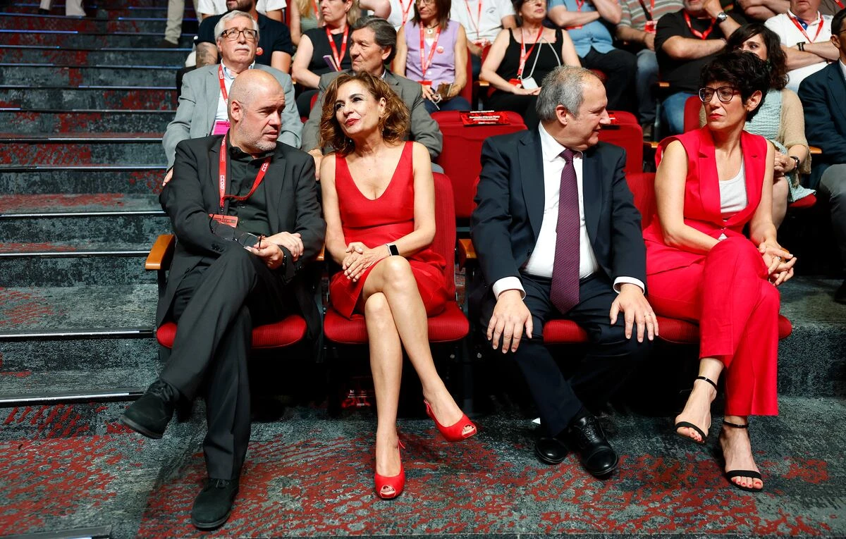 Montero admite que pedir perdón “no es suficiente” y promete “más medidas para recuperar la confianza”