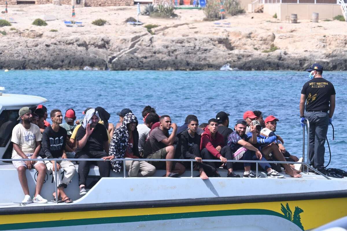 Seis muertos y 40 desaparecidos en el naufragio de un cayuco frente a la isla de Lampedusa