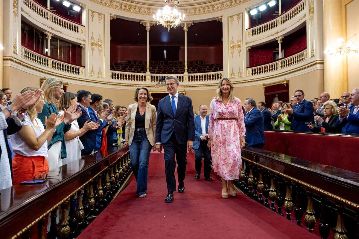 Feijóo hurga en la fragilidad del Gobierno, pero evita cualquier alternativa con Junts