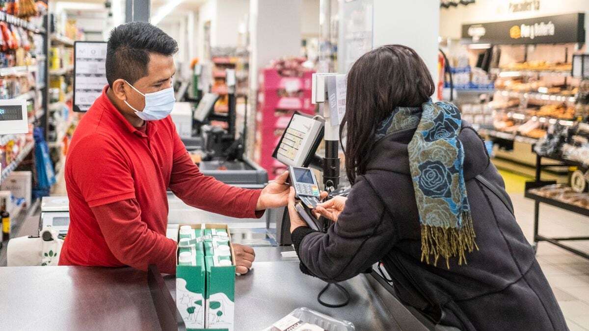 Contra las cajas de autocobro: necesitamos atención al público