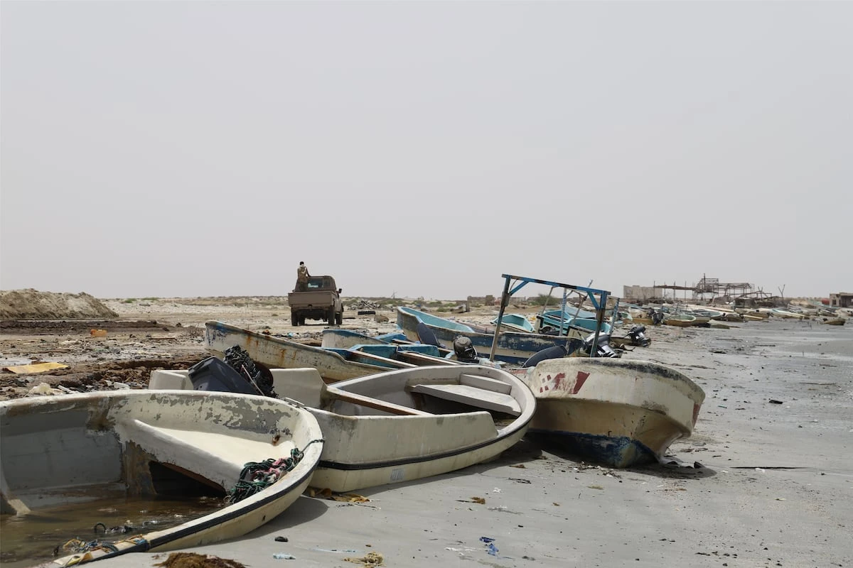 Las autoridades de Yemen recuperan decenas de cadáveres del naufragio de un barco con 150 migrantes