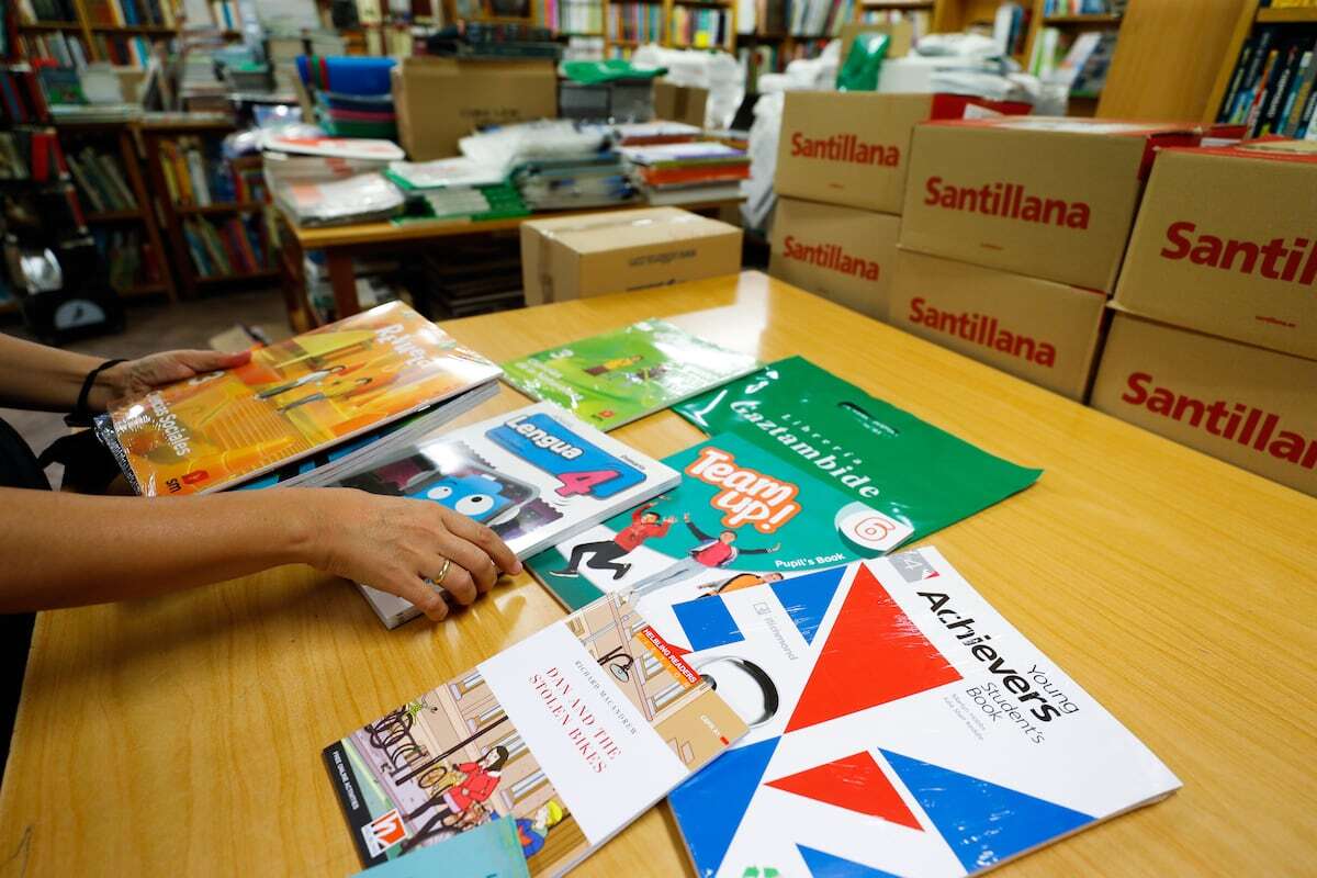 Las diferencias entre autonomías en las ayudas para comprar libros de texto: del 97% de los alumnos en Andalucía al 30% en Asturias