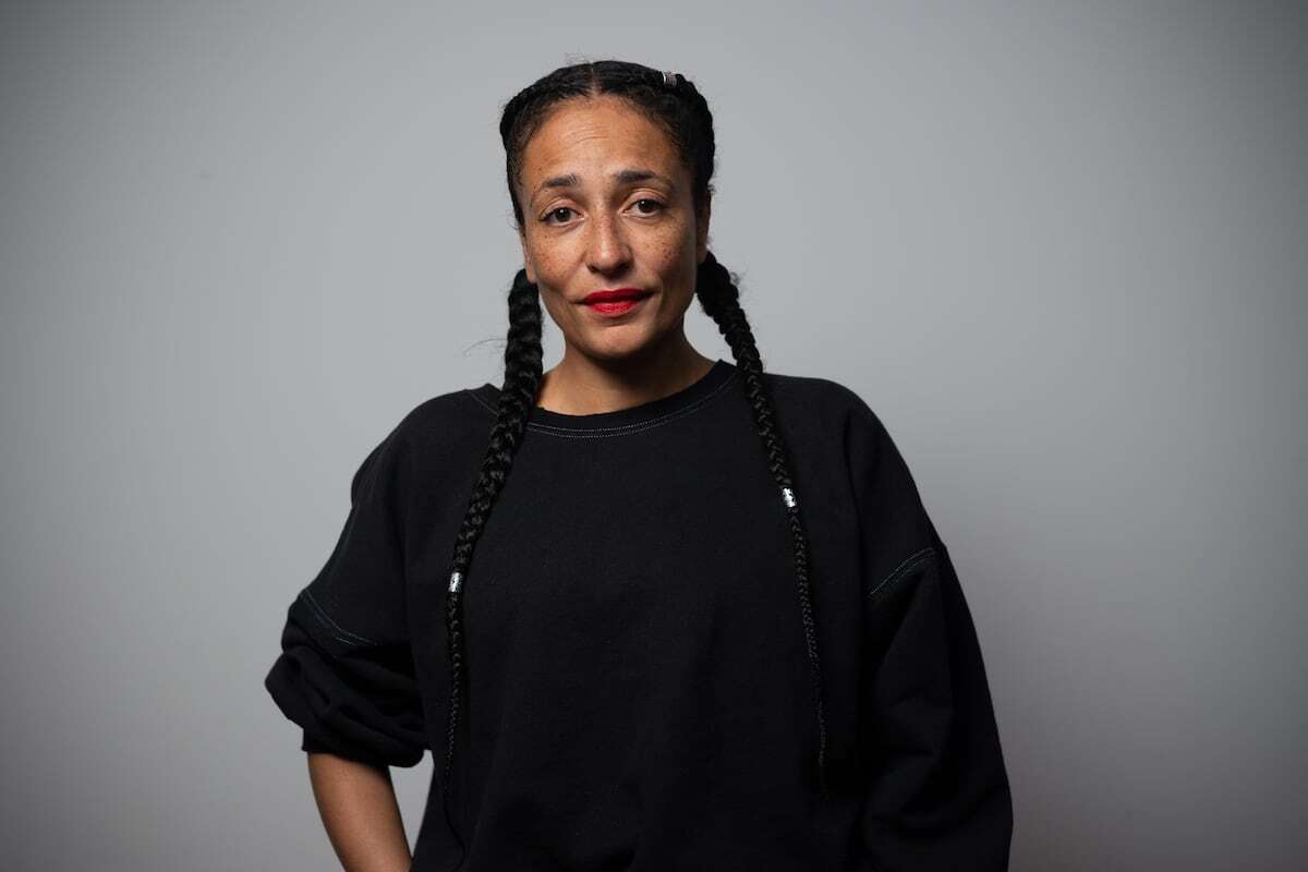 Bienal de Pensamiento: Zadie Smith pide a los adolescentes que lleven a Elon Musk “a la bancarrota”