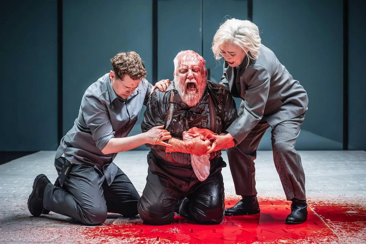 Alerta de posibles desmayos: la Royal Shakespeare Company pone en escena un nuevo ‘Tito Andrónico’ plagado de sangre y violencia
