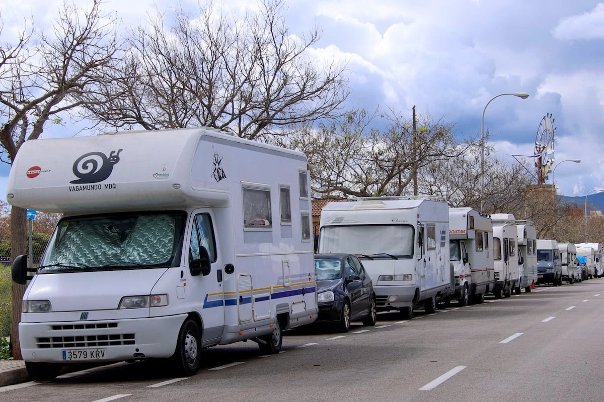 Palma da marcha atrás a las multas por vivir en autocaravanas