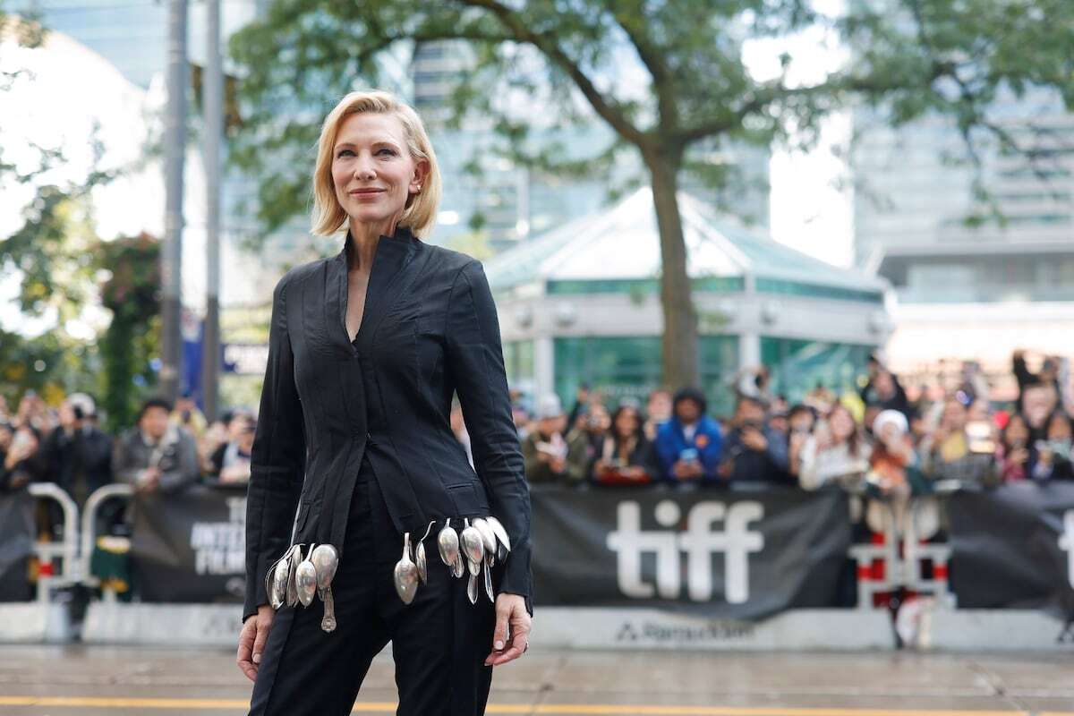 Por qué las cucharas son la nueva obsesión estilística de Cate Blanchett