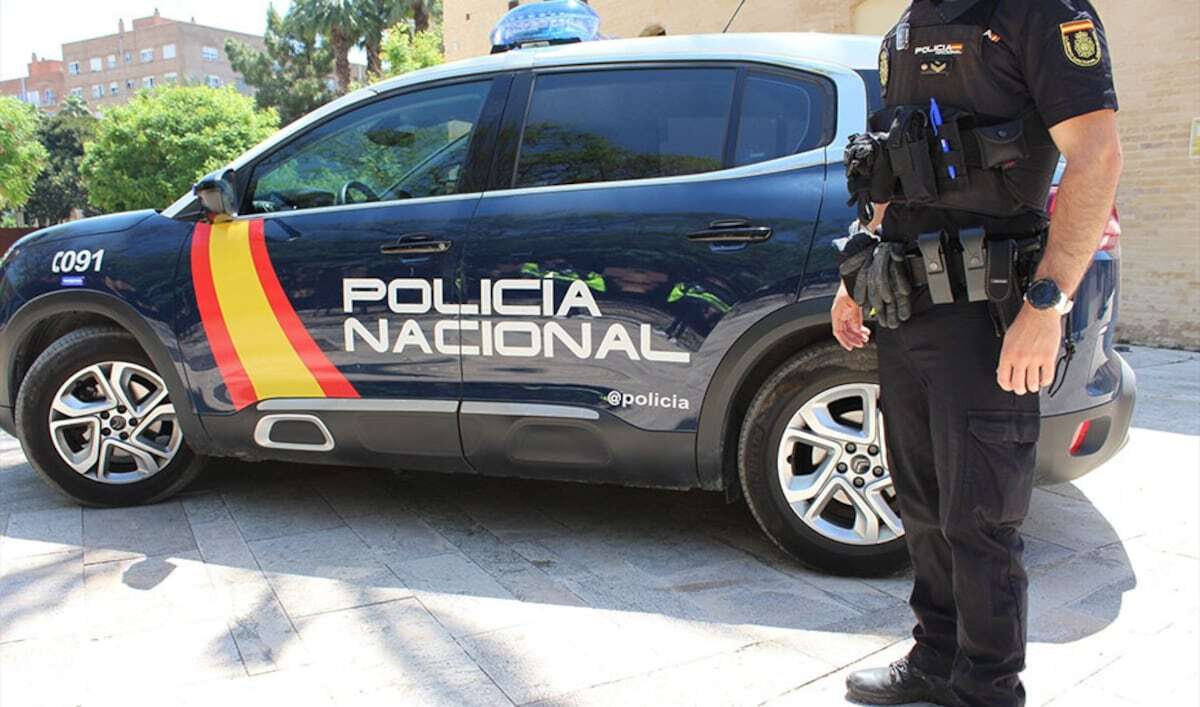 Detenido un hombre de 58 años tras asesinar a su mujer con un cuchillo e intentar autolesionarse