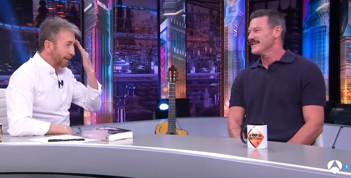 El actor Luke Evans cuenta en ‘El hormiguero’ lo díficil que fue ser Testigo de Jehová y homosexual: “El amor es más fuerte que cualquier religión”