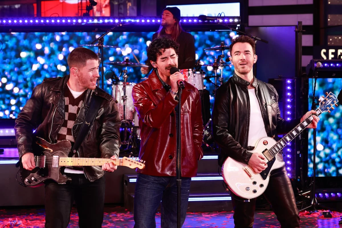 ¿Qué está pasando con los Jonas Brothers? La agridulce celebración de su 20º aniversario en la música