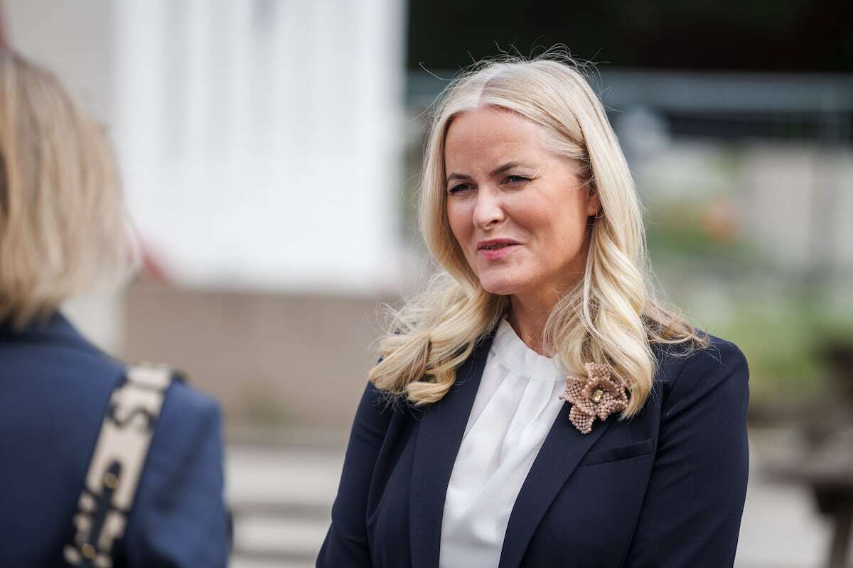 Mette-Marit de Noruega hace balance del año tras las acusaciones a su hijo por violación: “Ha sido muy duro”