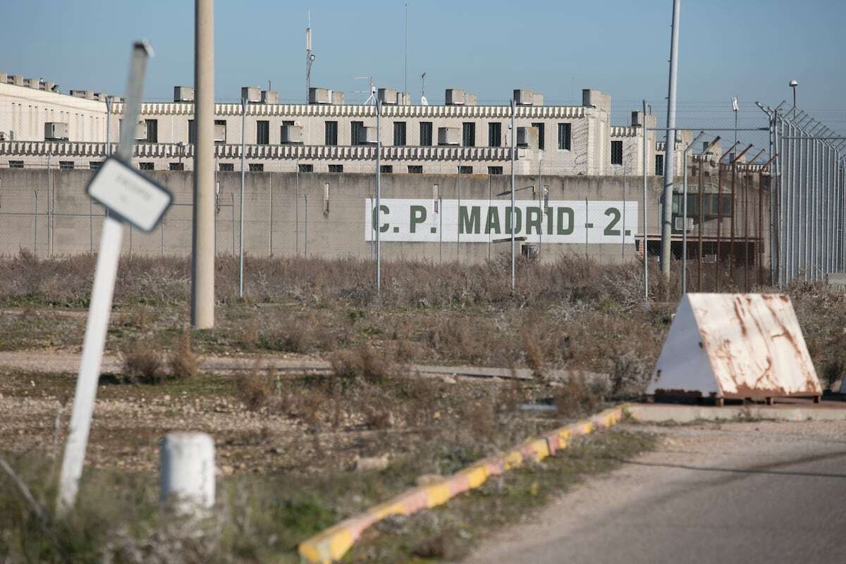 Tres presos hospitalizados tras el incendio provocado por la quema de un colchón en una celda de Alcalá-Meco