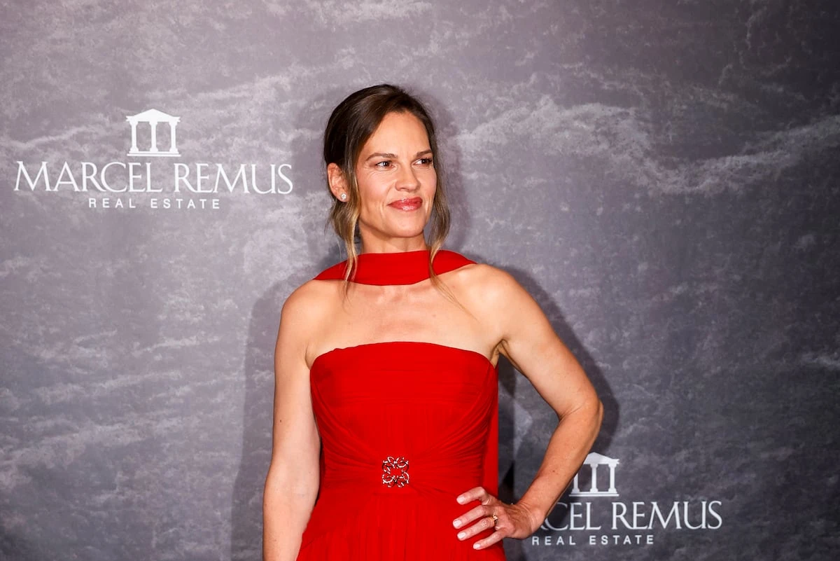 Hilary Swank, actriz: “No hay palabras para la atrocidad que les ocurre a las mujeres y las minorías con Trump”