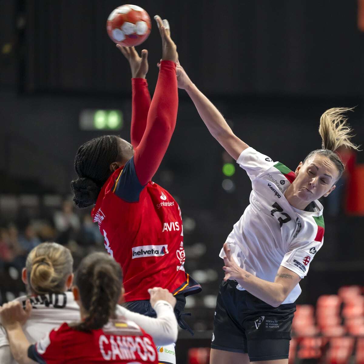 Otra España esperanzadora tutea a la poderosa Francia en el Europeo femenino de balonmano