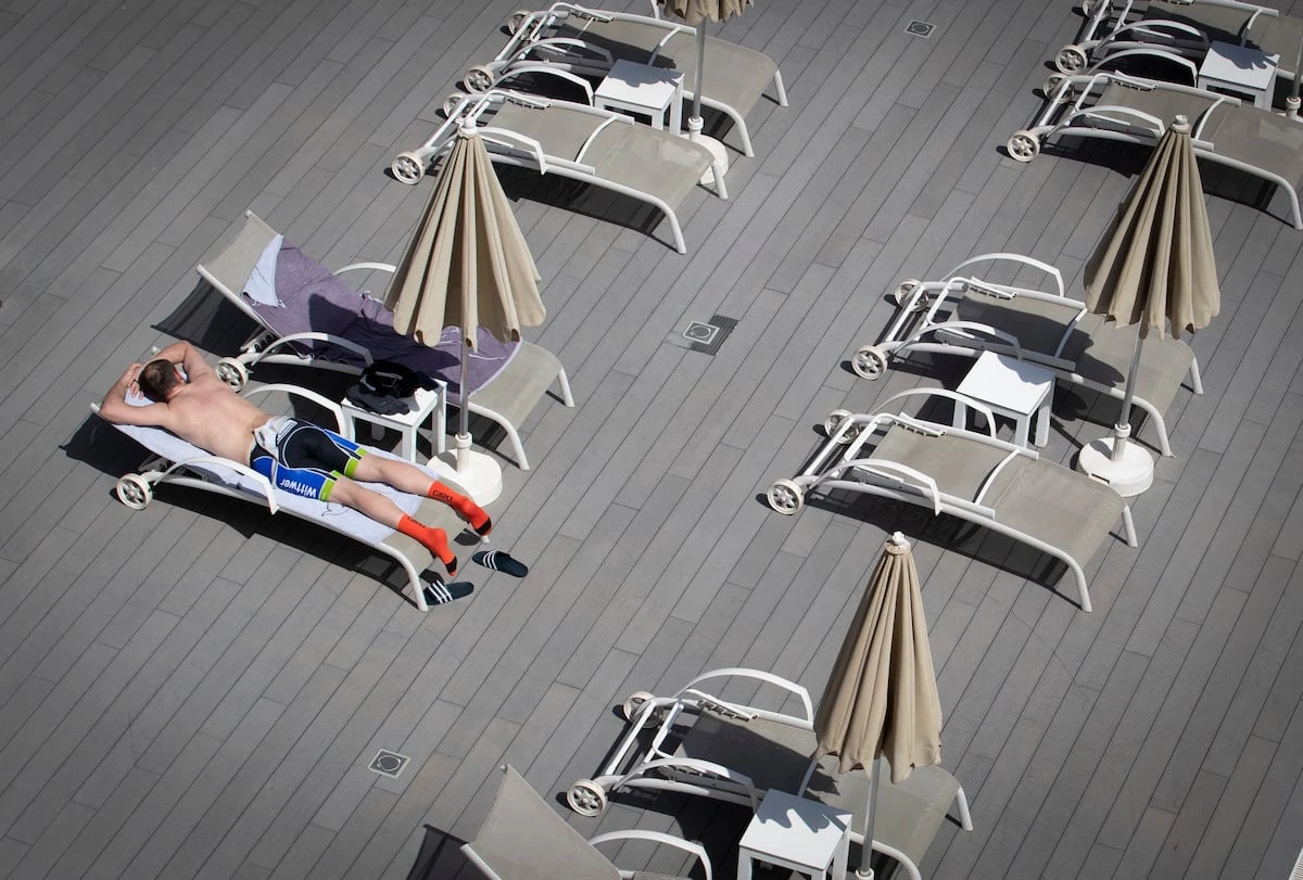 Los hoteles se blindan para cazar al turista tramposo