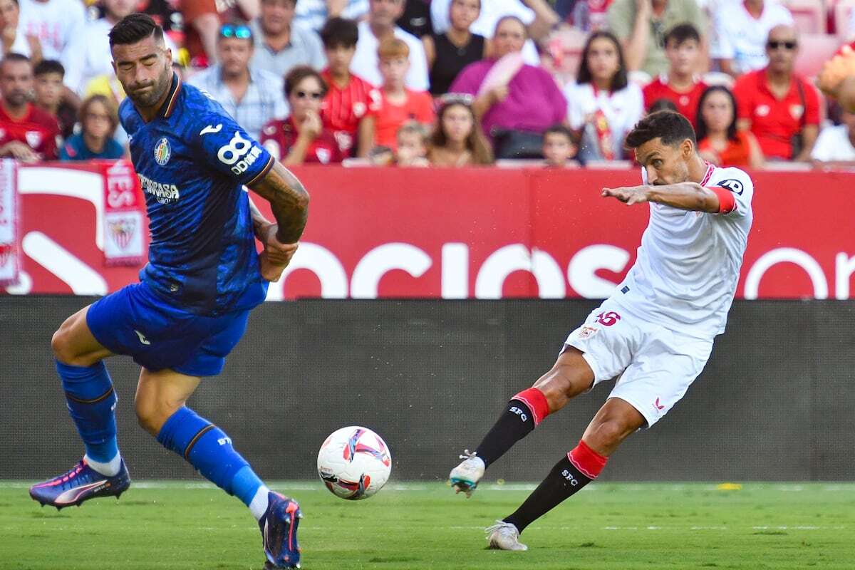 El eterno Navas le da el triunfo al Sevilla en medio de un huracán