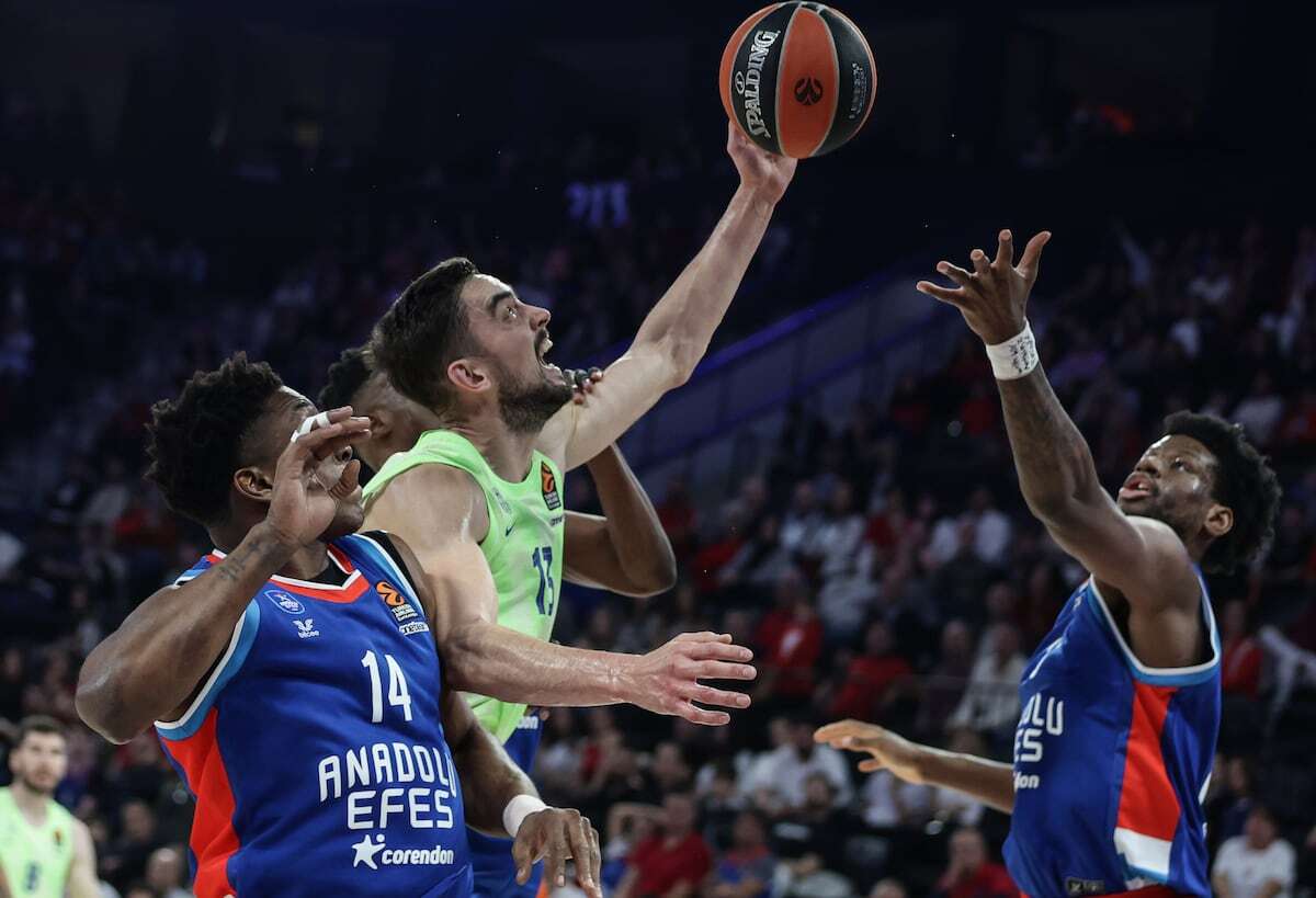 El baloncesto callejero del Barcelona desnaturaliza al Anadolu Efes