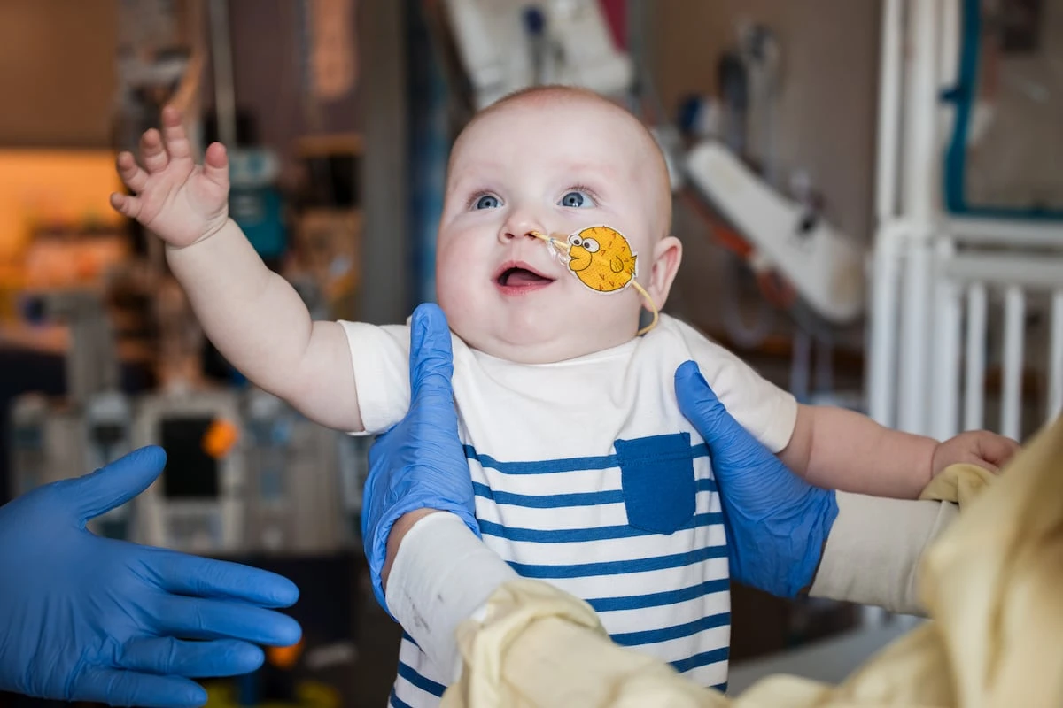El primer bebé tratado de una enfermedad metabólica rara con CRISPR da esperanza a miles de pacientes