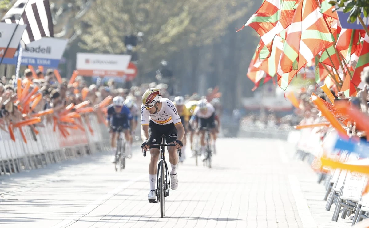 La Itzulia le devuelve la victoria a Aranburu tras haber sido descalificado