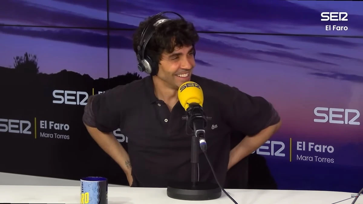 Javier Ambrossi reconoce que su carrera despegó por su hermana: “Cuando Maca ganó la Concha, le di un beso y volví con mi padre a un albergue a dormir”