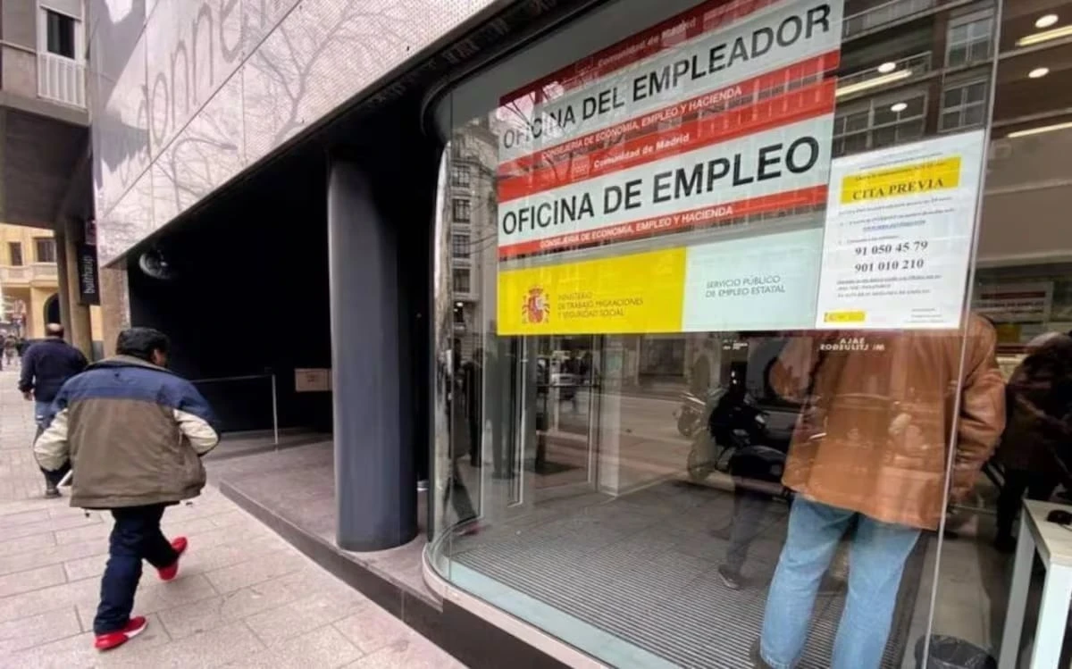 Una empresaria cobra el paro tras cerrar la compañía y seguir cotizando a la Seguridad Social