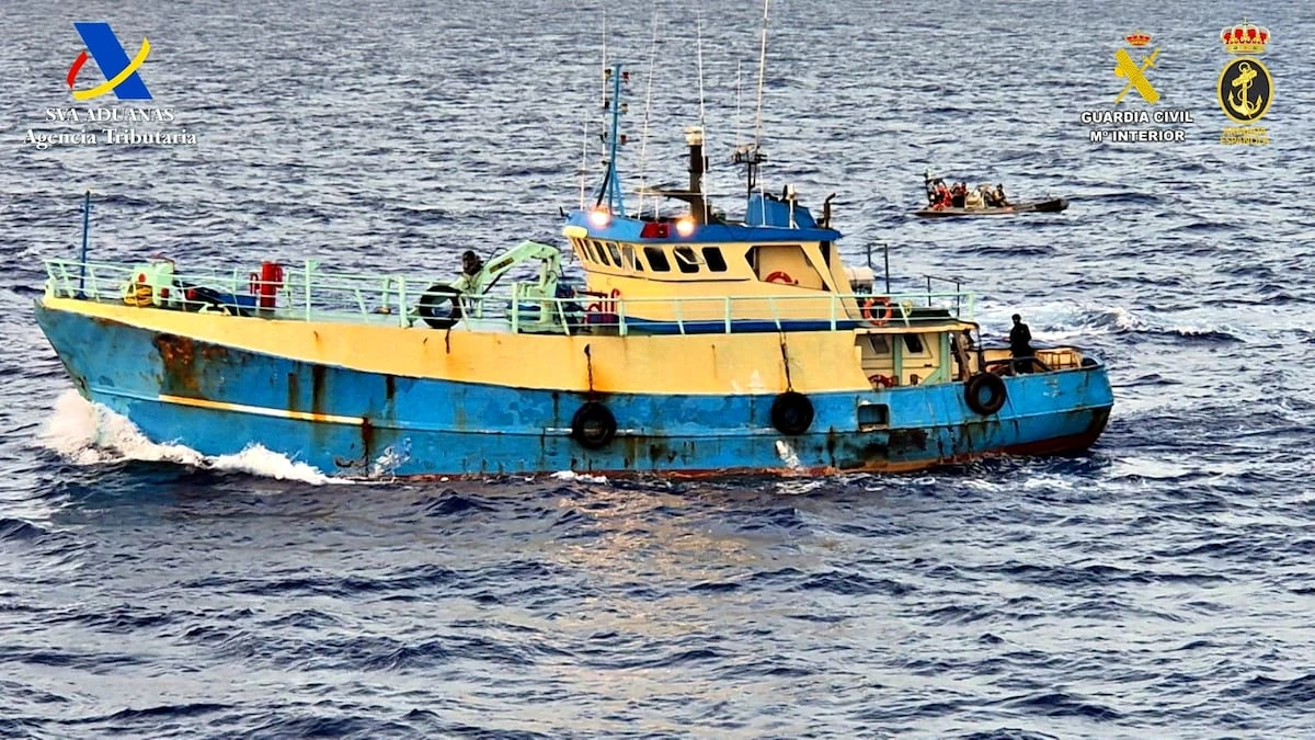 Interceptado con 3 toneladas de cocaína un barco ‘fantasma’ que surtía a narcolanchas en alta mar