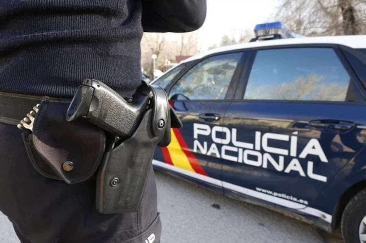 Detenidos un hombre y sus dos hijos por el apuñalamiento de su expareja y madre a pleno día en una terraza de Alicante