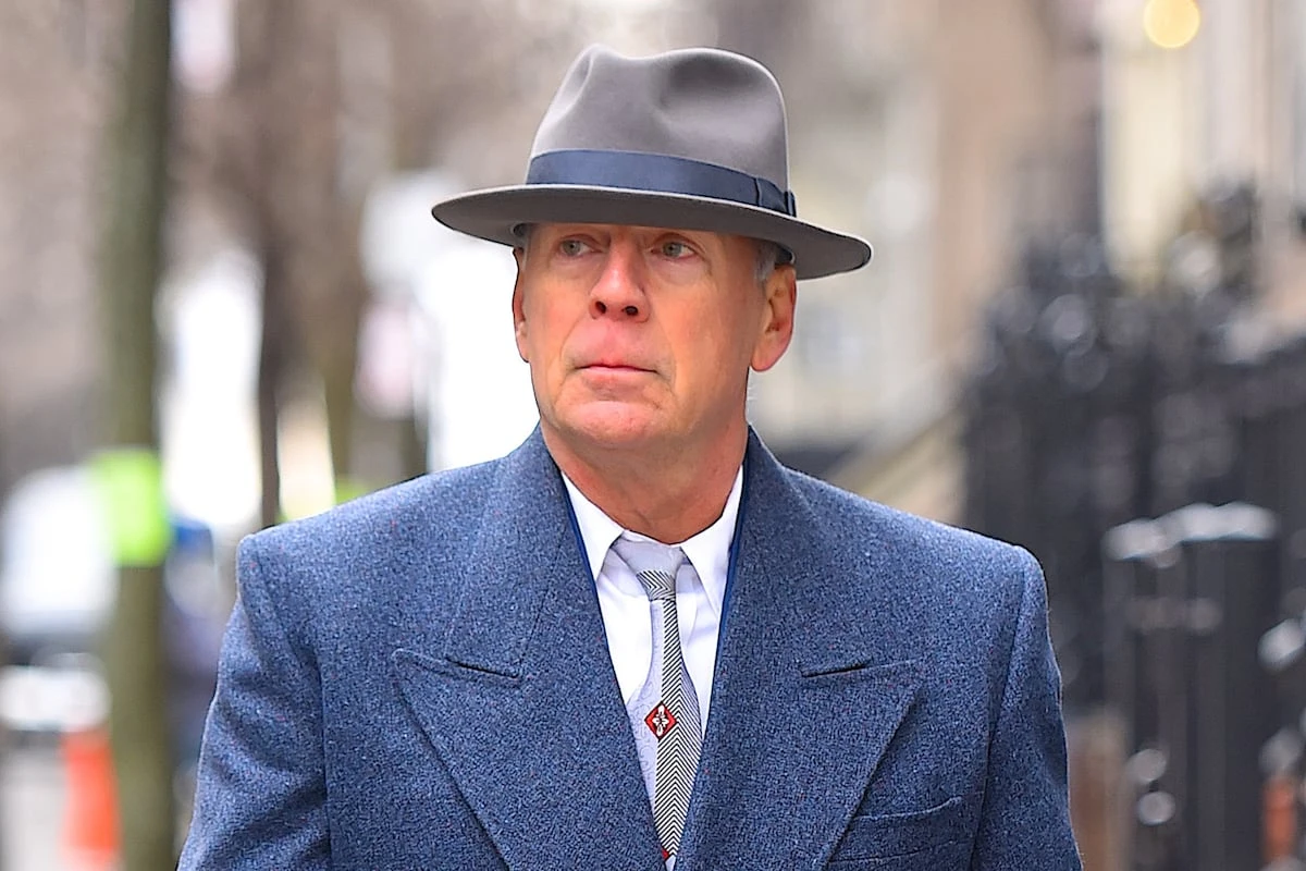 A Bruce Willis le dictaban las frases de sus diálogos por un pinganillo para ocultar los síntomas de sus enfermedades, según revela su esposa