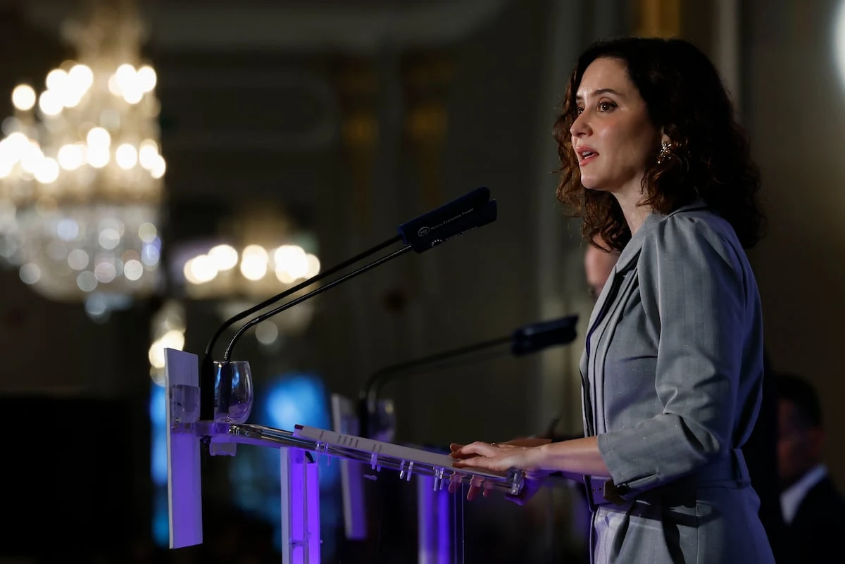 Ayuso visibiliza su respaldo a Cuerva en su duelo con Garamendi: “Destaca por su apoyo a las pymes, ante todo y ante todos”