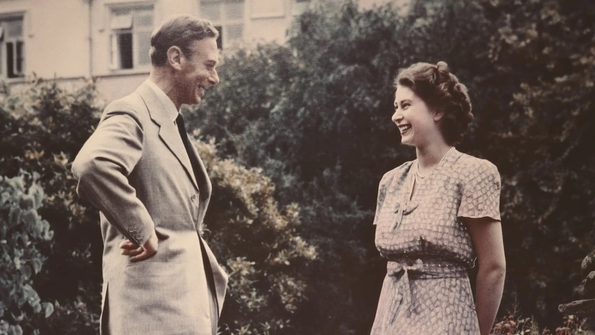 Los fantasmas de la familia real británica: Isabel II intentó reconectar con su difunto padre y la mansión embrujada de la reina Camila