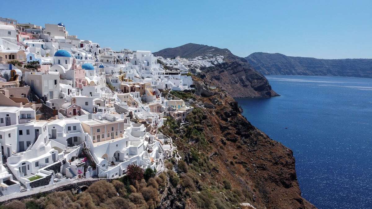 Grecia envía equipos de rescate y cierra los colegios de Santorini ante el temor a un gran terremoto