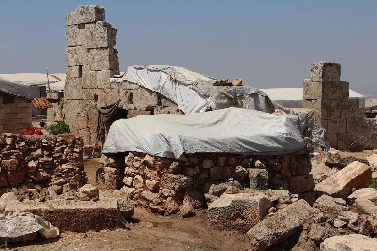 Un templo romano convertido en establo para animales: los tesoros arqueológicos del norte de Siria también son víctimas de la guerra