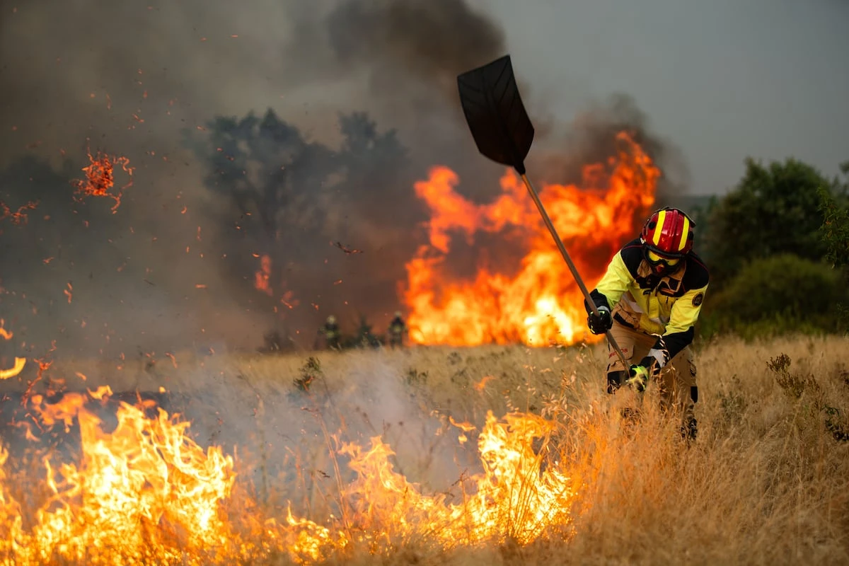 Un bombero de Castilla y León: “Para ganar 1.300 euros míseros hay que hacer 22 días trabajando como una bestia”