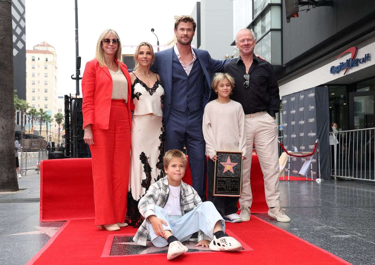 Chris Hemsworth le dedica su estrella en el Paseo de la Fama a sus padres, sus hijos y Elsa Pataky: “Puso sus sueños de lado por apoyar los míos”