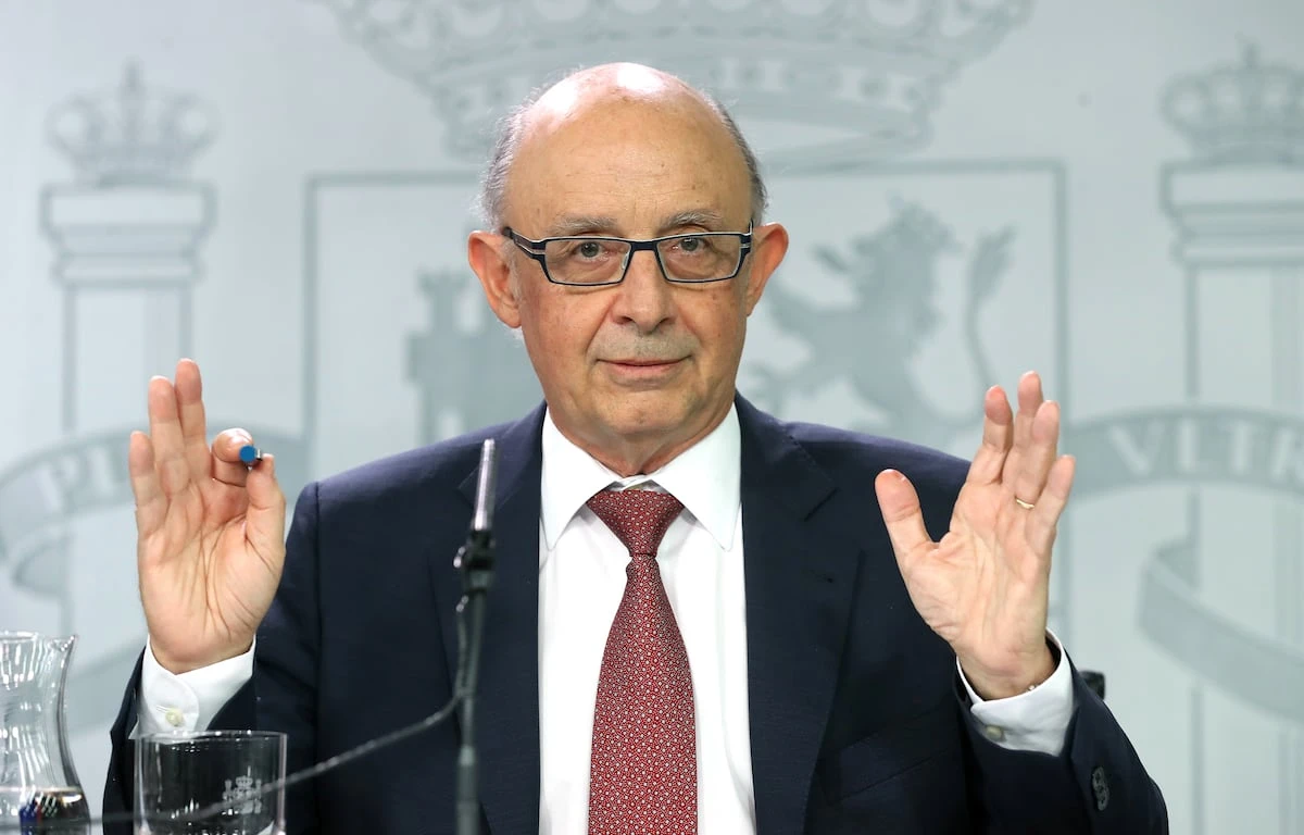 La Fiscalía ya veía en 2019 indicios de que Montoro participó en el reparto de “ganancias ilícitas” a cambio de reformas legales