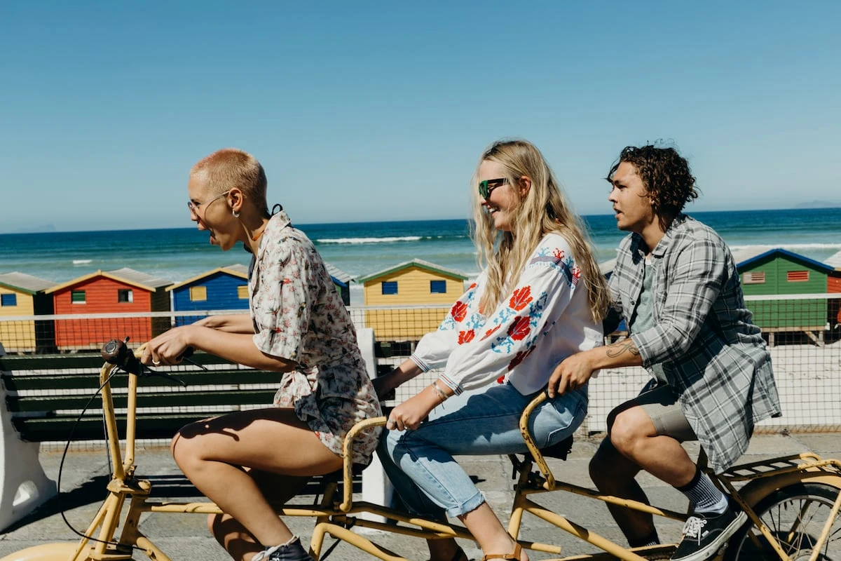 Cuando la convivencia mata la relación: por qué unas vacaciones pueden ser el detonante del fin de una amistad