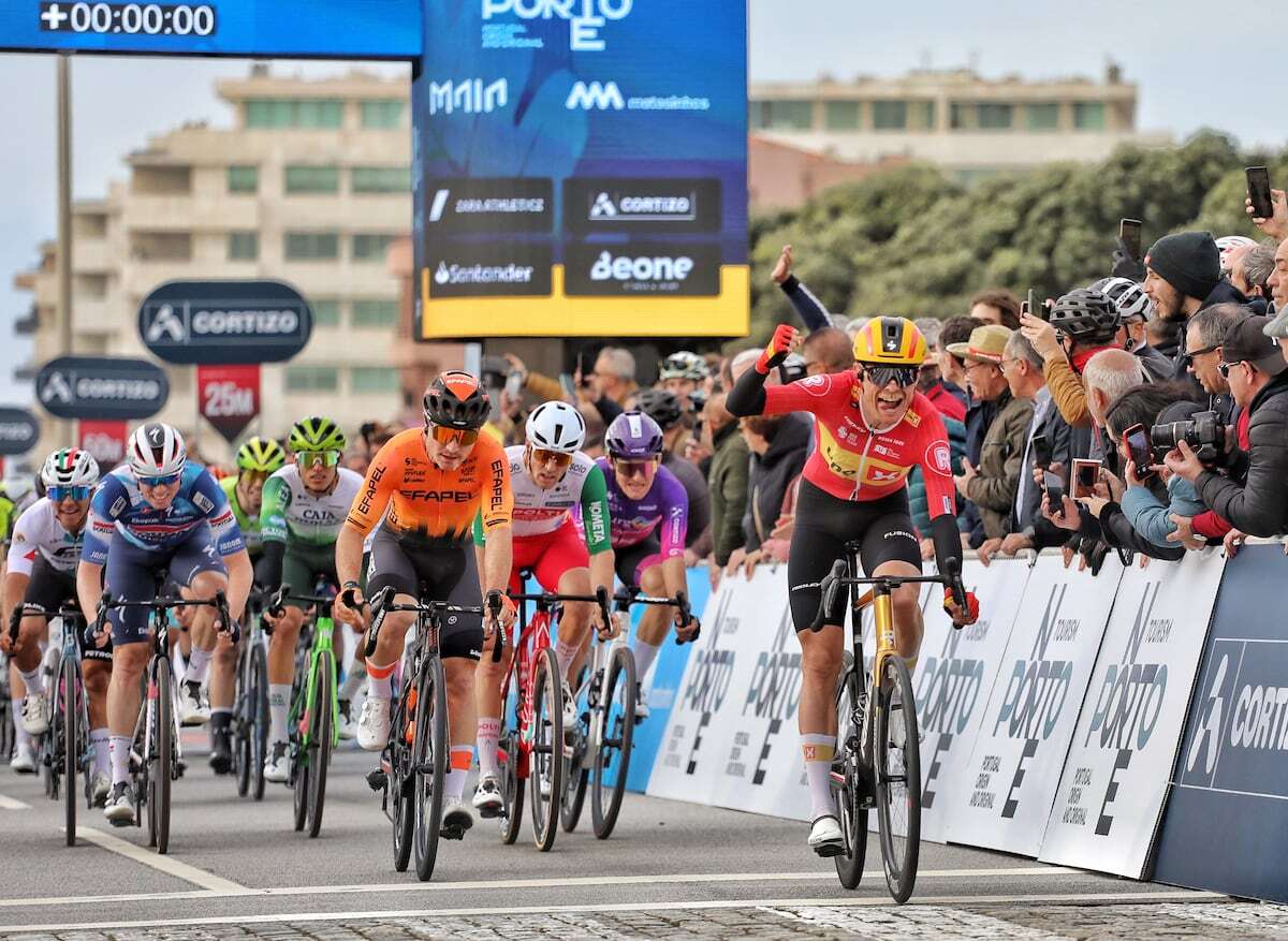 Chamba, el ciclista de Mongolia que se deja conquistar por Europa en O Gran Camiño