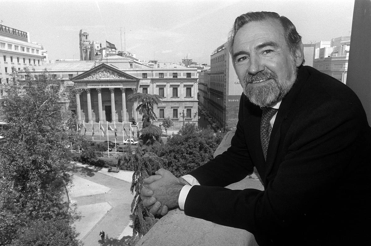 Juan Manuel Eguiagaray: político socialista, economista, navegante y hombre bueno