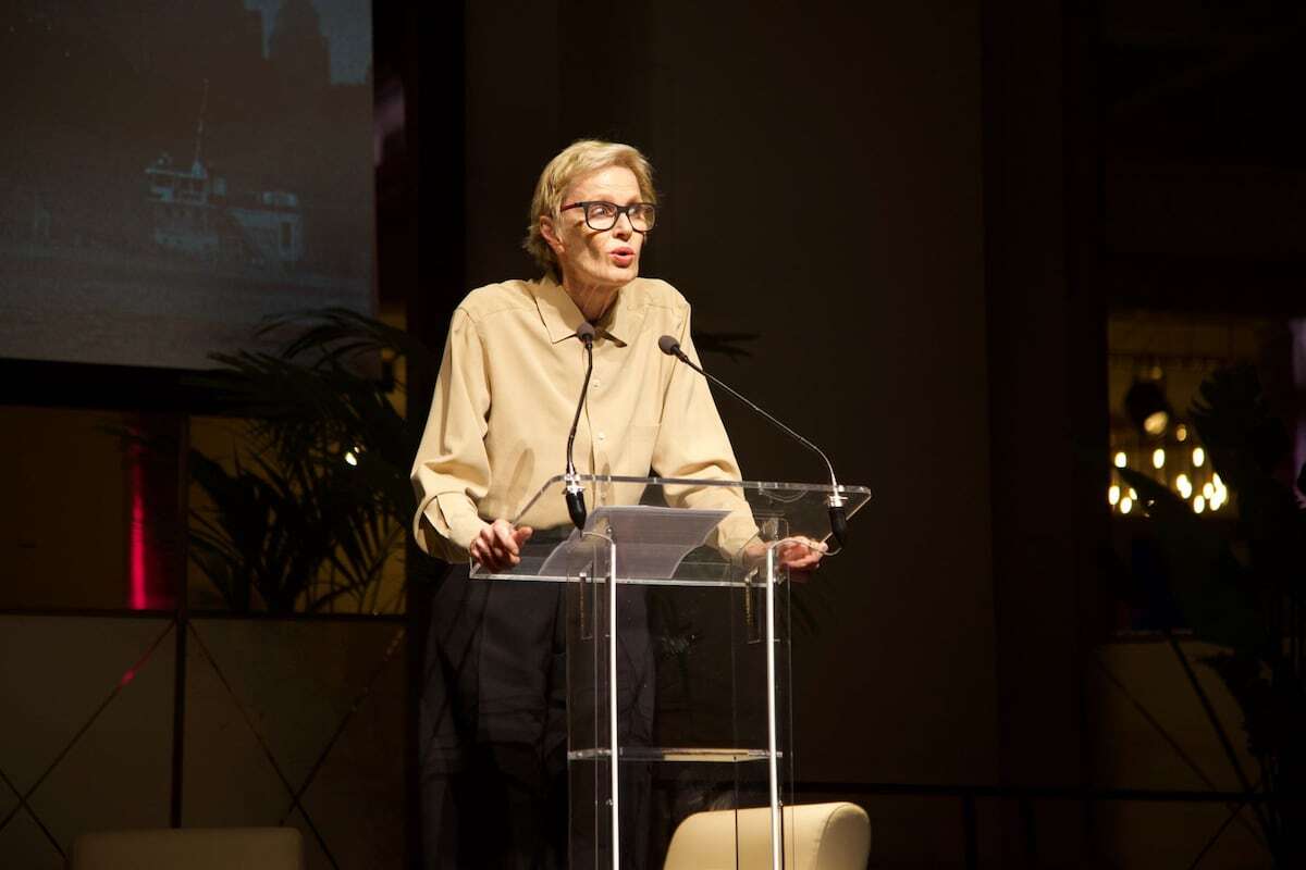 Siri Hustvedt, en el homenaje a su esposo, Paul Auster: “Los libros no reemplazan a la persona viva”