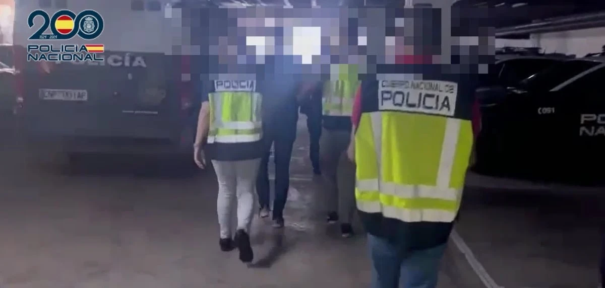 La Policía detiene en Lanzarote a un entrenador de fútbol por agredir sexualmente a dos menores y enviar y pedir imágenes sexuales a otros siete