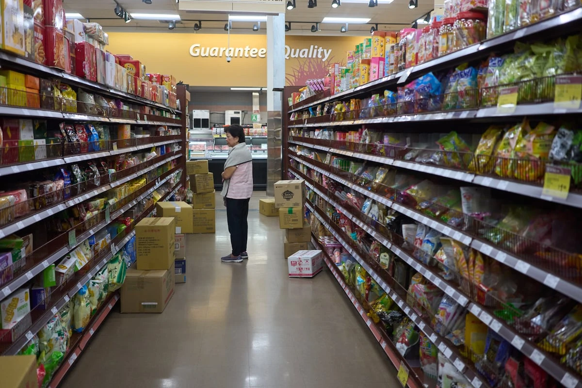 El pesimismo sobre la economía se dispara entre los consumidores de Estados Unidos