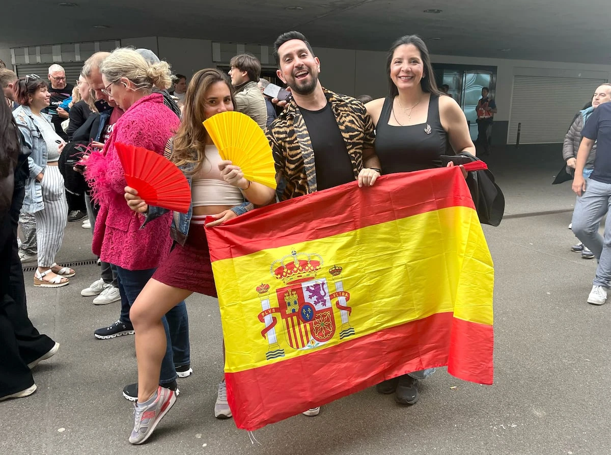 Eurovisión: así fue la noche para los fans que vieron la final por una pantalla después de gastarse cientos de euros en viajar a Basilea