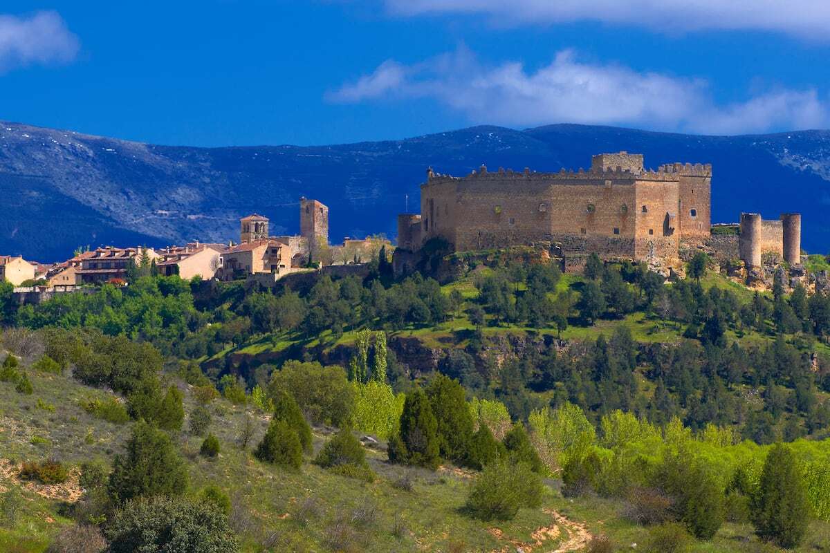 José Mota, Santiago Segura y el productor Luis Álvarez compran el castillo de Pedraza a la familia Zuloaga