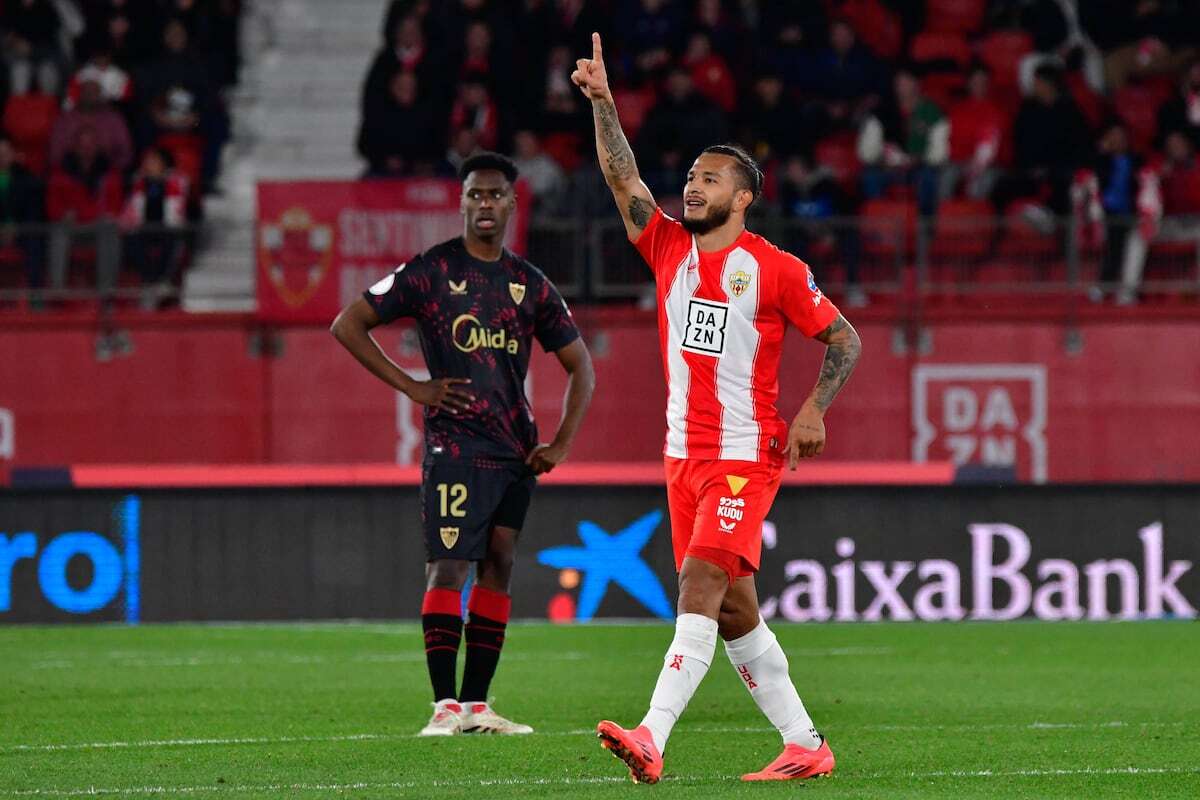 El Almería, líder de Segunda, destroza al Sevilla (4-1)