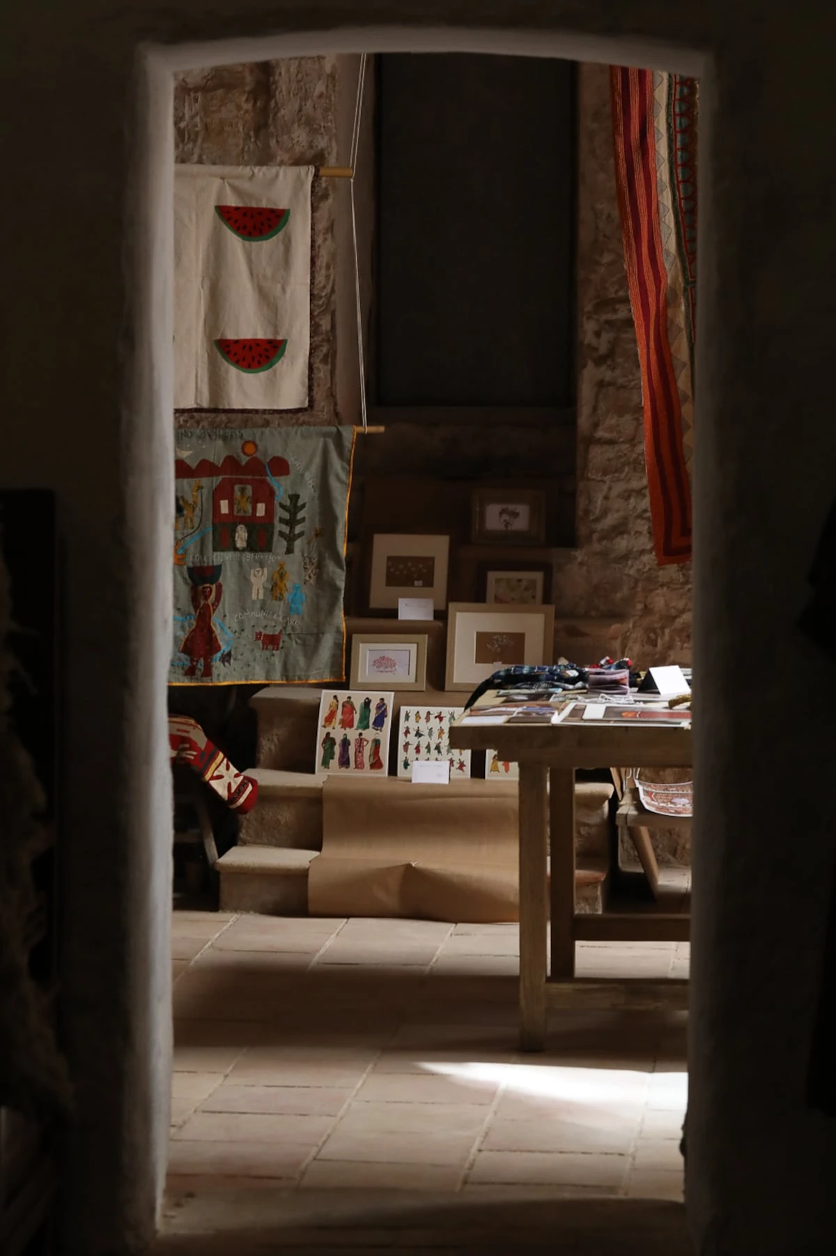 Ropa de papel, orfebrería centenaria y tintes de flores caducas: así es Xtant 2025, la cumbre anual de artesanos en Mallorca